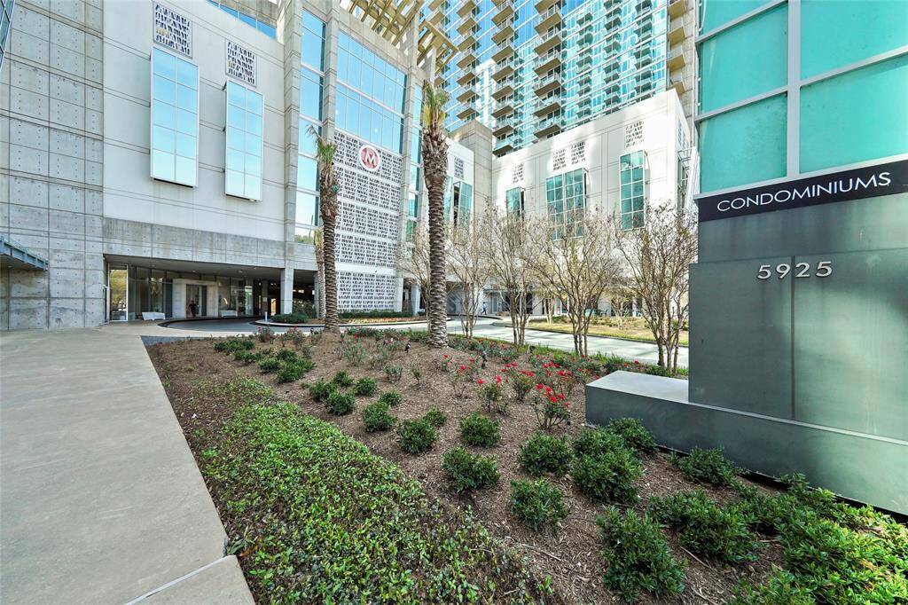 Mosaic Towers - entrance