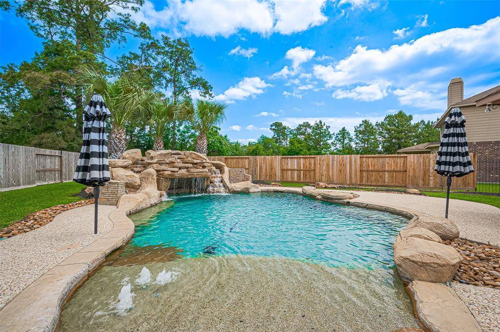 This pool comes complete with a tanning/lounging area and waterfall Gratto.