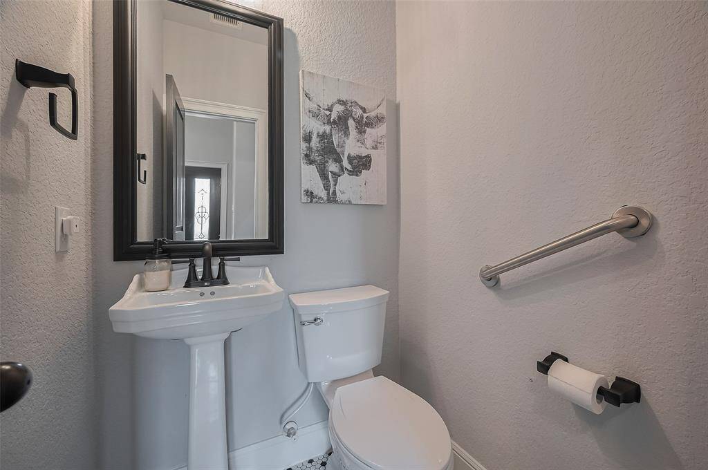 Adorable Half Bath