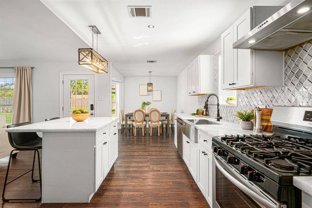 Did we mention the kitchen is gorgeous?