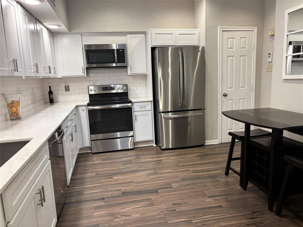 Stylish Bellaire Townhome with Low HOA