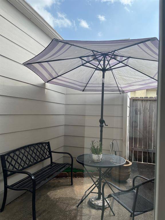 Fits Patio Umbrella