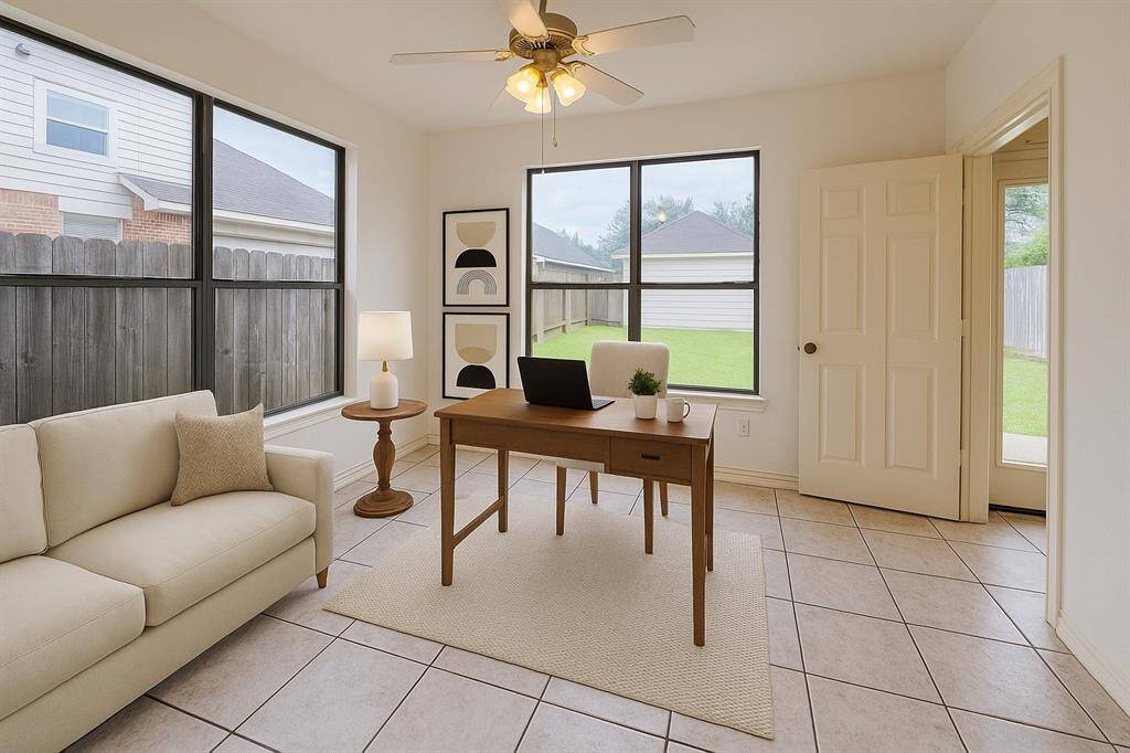 Private Office room/ can be converted into a bedroom