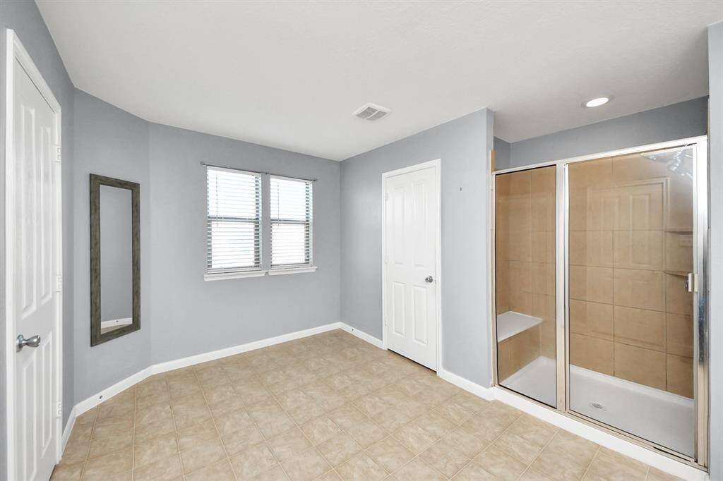 Standing shower