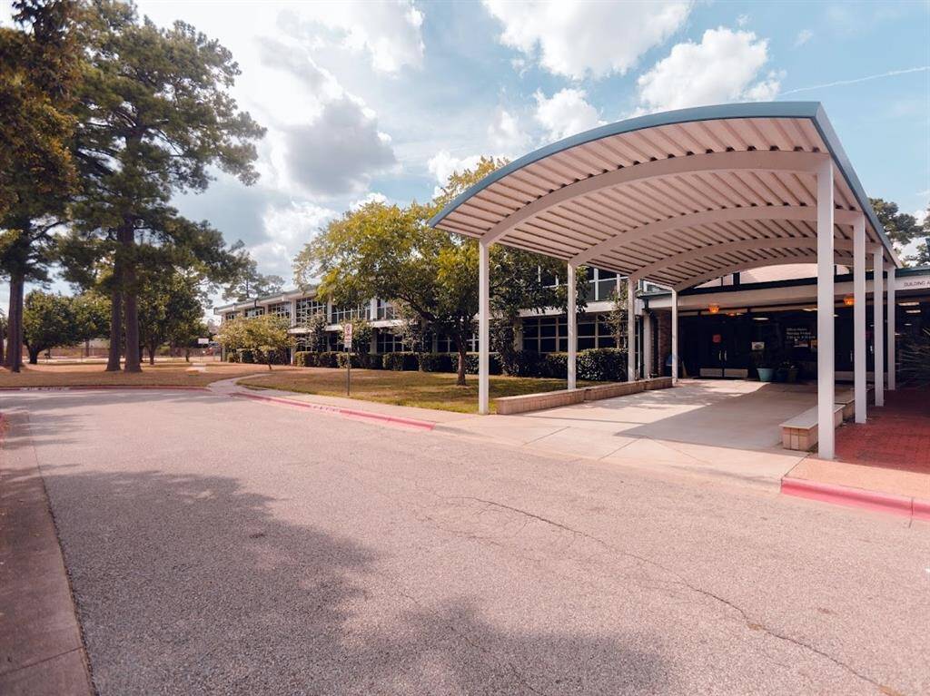 This home is zone to popular Sinclair Elementary