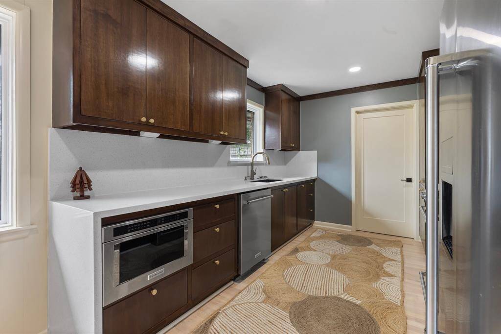 The modern design of the kitchen flow seamlessly with the rest of the home.
