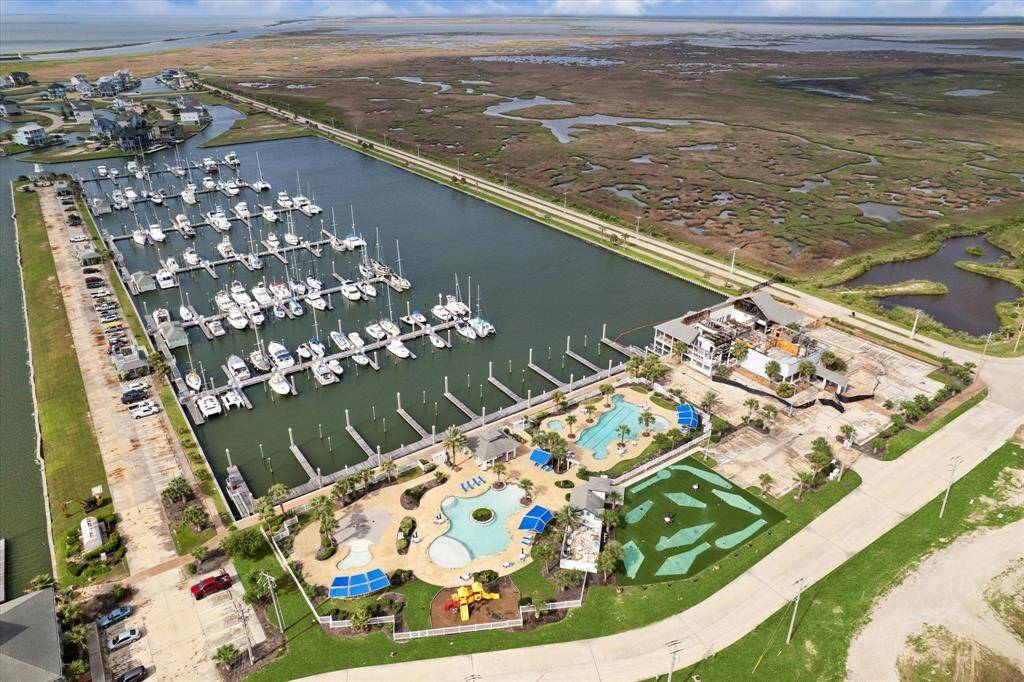 Harborwalk offers a full service Marina, Yacht Club with Lounge, Swim Center w/3 pools, Tiki Bar, Store & only gated community in the area.