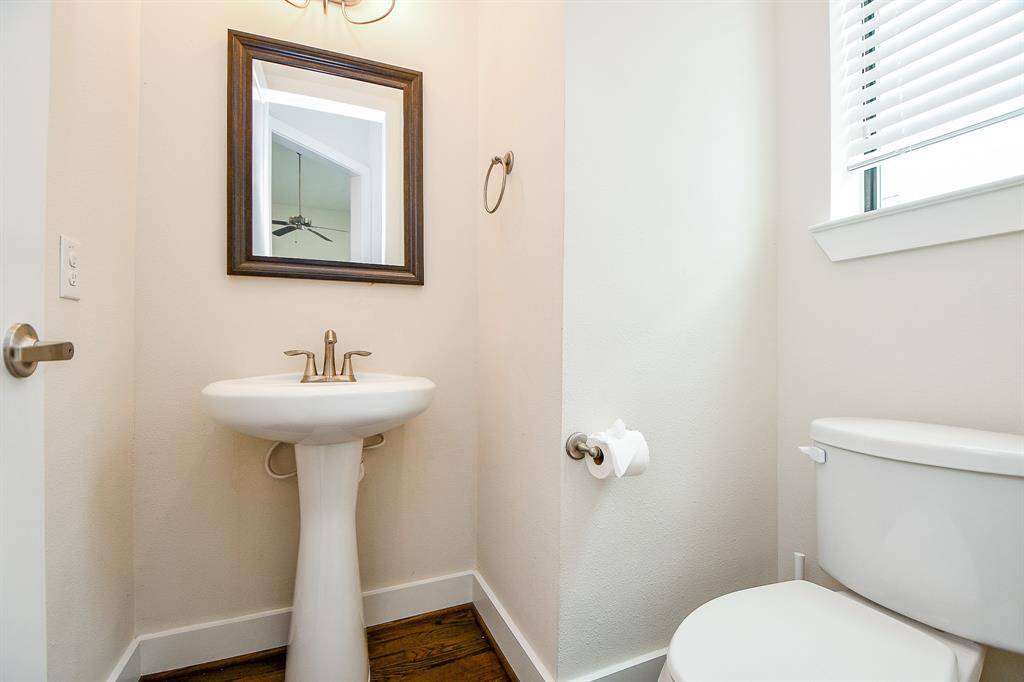 Half bath adjuscent to the living room on the 2nd floor