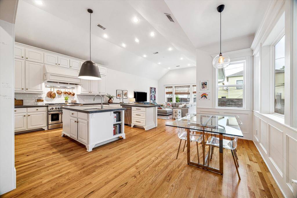 Enjoy desirable great room living in this beautifully planned open kitchen flanked by a breakfast area and large family room.