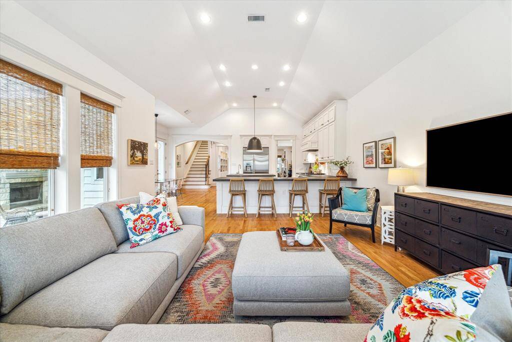 This well-planned butler’s panty connects the dining room and kitchen and boasts generous storage, a sink, inlaid herringbone floors and double doors leading to walk in pantry.