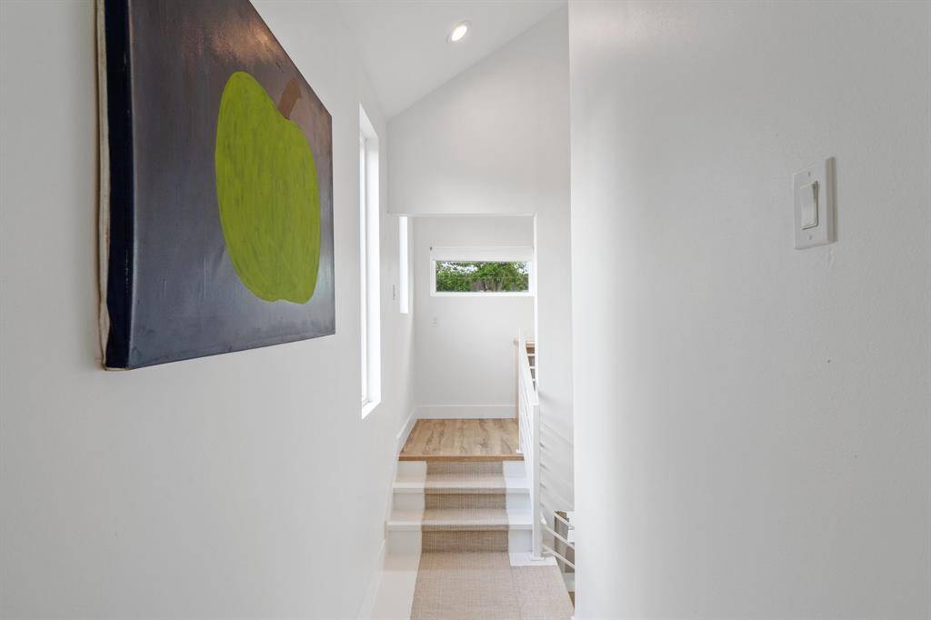 Detached Apartment full bathroom