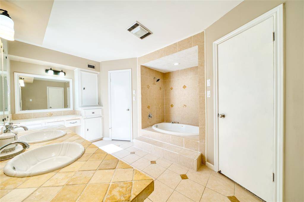Primary Bathroom with Double Closet and jacuzzi shower combo
