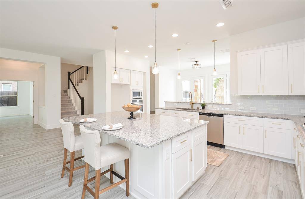 LARGE Kitchen Island is a Chefs Dream with a Fantastic View at Every Angle