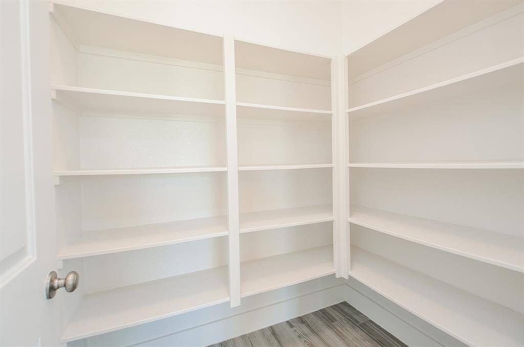 LARGE spacious Pantry