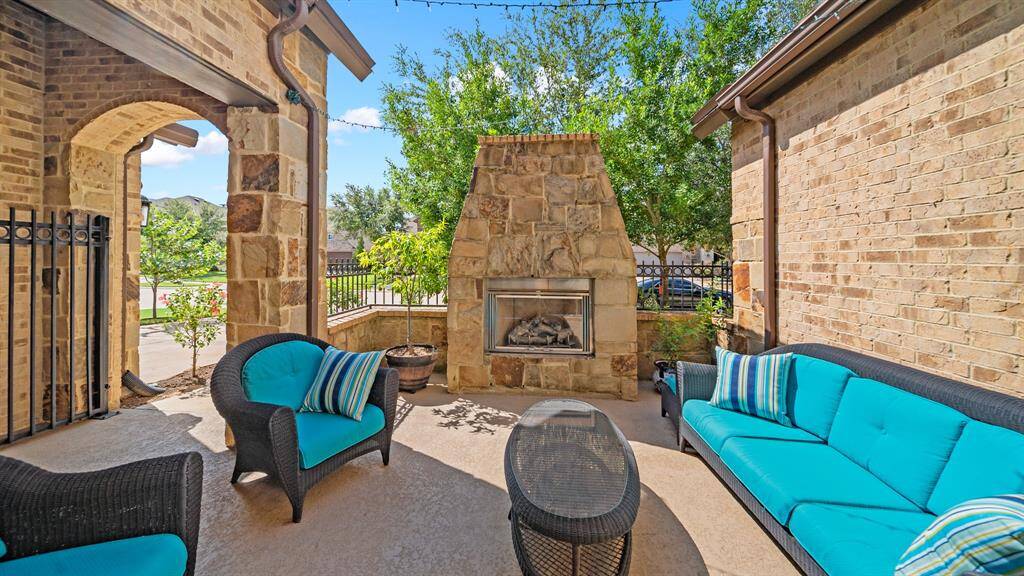 A Perfect Cozy Space to Enjoy Entertaining Guests or Just a Peaceful Evening by the Fireplace