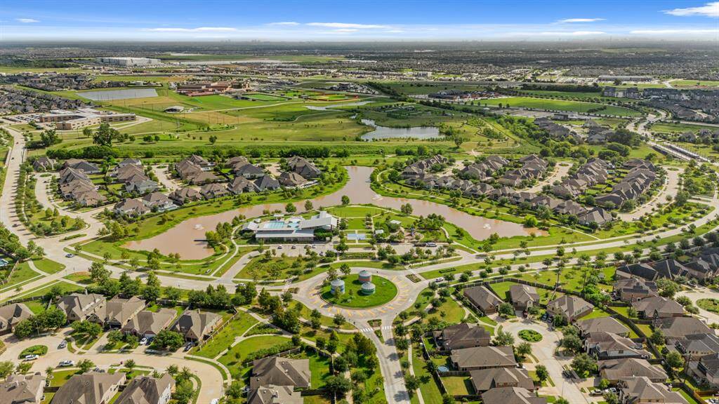 Harvest Green Promotes a Strong Sense of Community with a Focus on Agriculture. Very Unique and Sought out Community- with Workout Facility and Walking Trails - 2 Tennis Courts- Resort Style Pool- Pickle Ball and MORE!