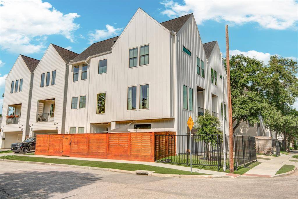 818 Fisher from Corner