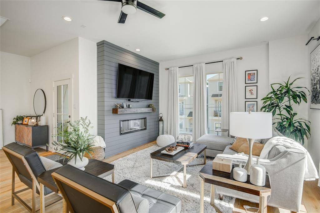 Family Room & 2nd Floor Patio.