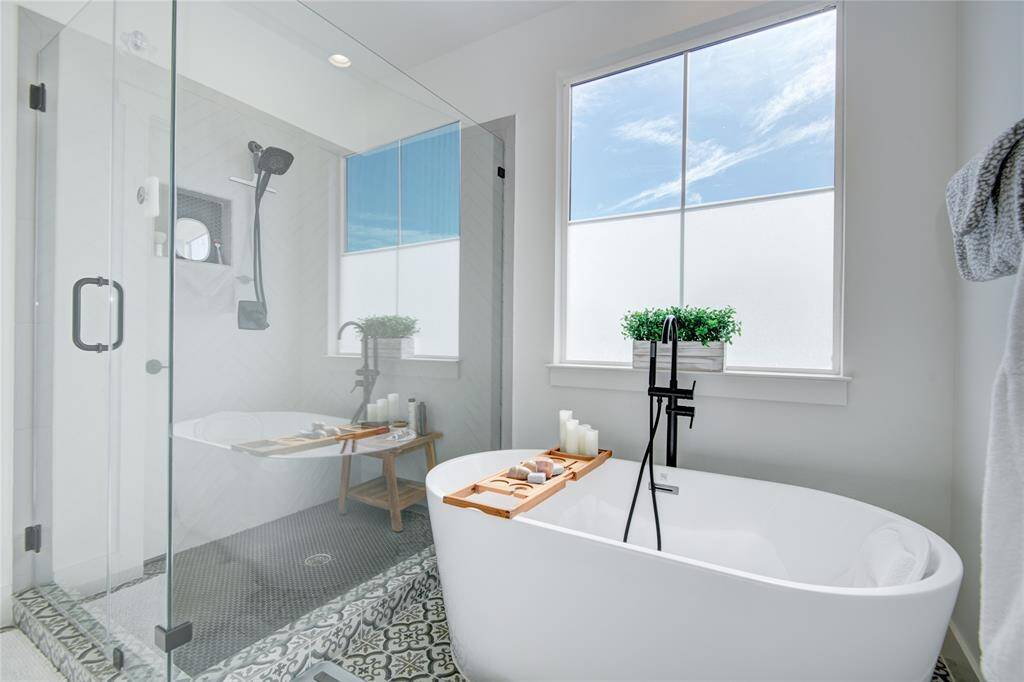 Primary Bathroom Tub & Shower