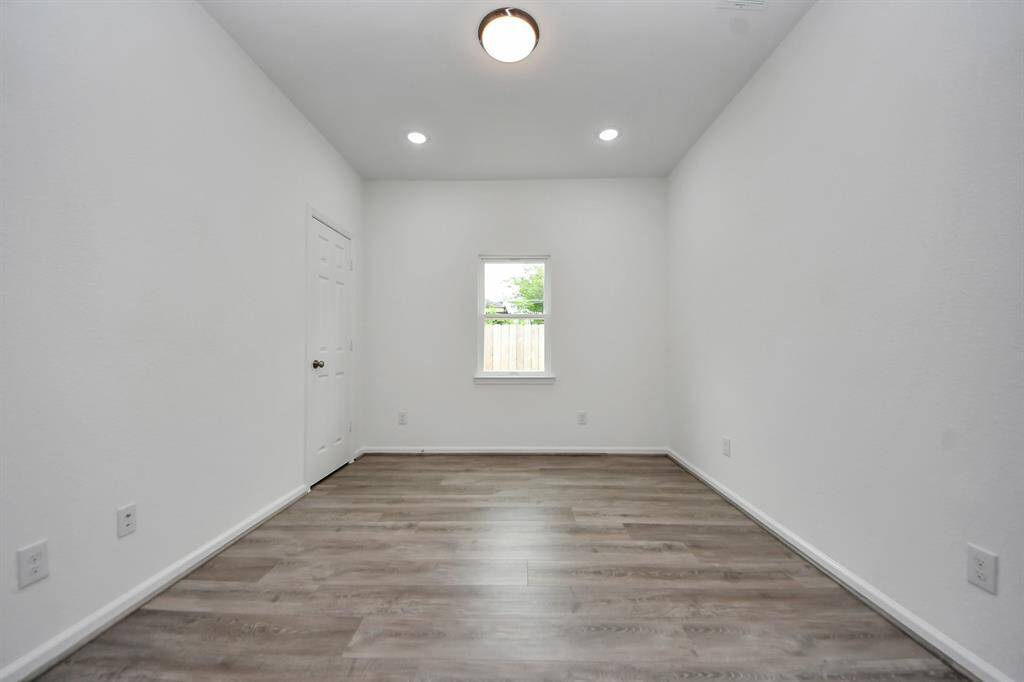 Study/Office space that can also be used as a bedroom