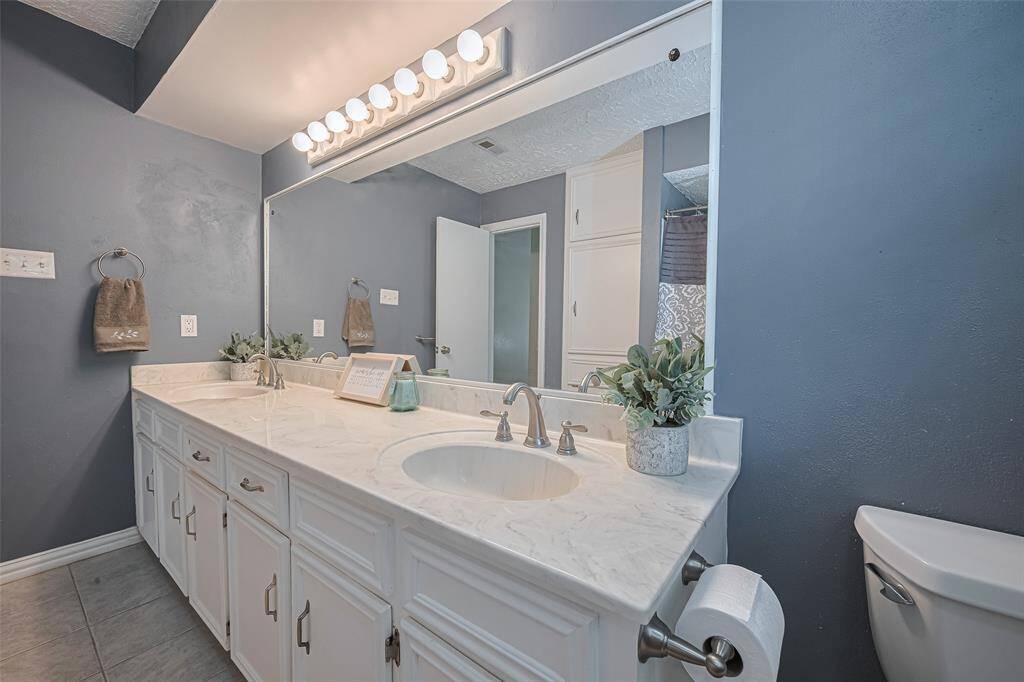 Plenty of cabinet and counter space
