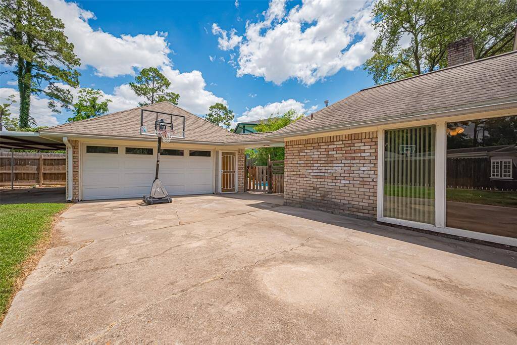 Large picture windows to the breakfast room offer a wonderful view to the fenced backyard area.