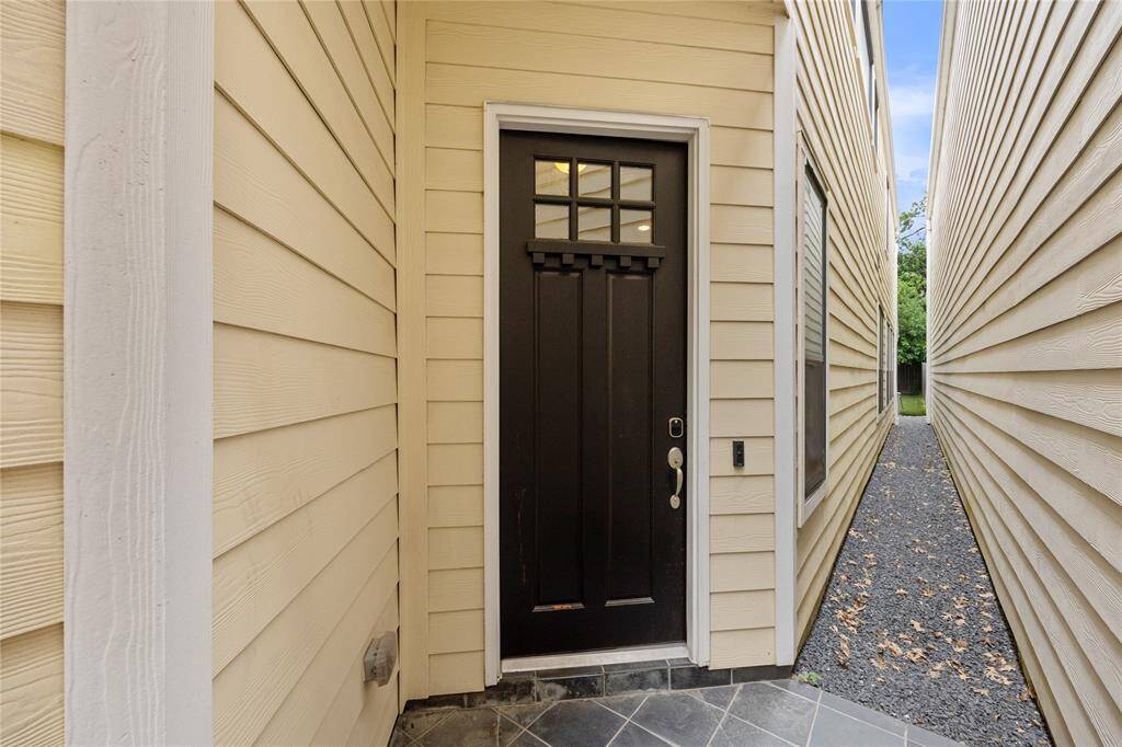 Private entrance just through the gate for extra security