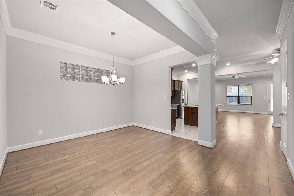 Spacious Dining area can also be used in various different ways!