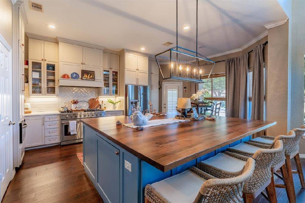 This gorgeous newly remodeled kitchen is ready for chef in your family and perfect for entertaining.