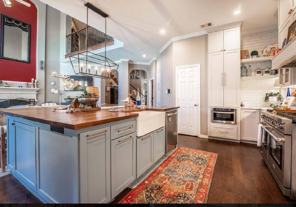 There is plenty of storage in the island as well as cabinet space.
