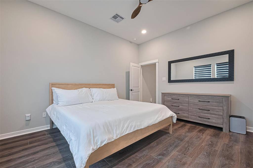 King size bed