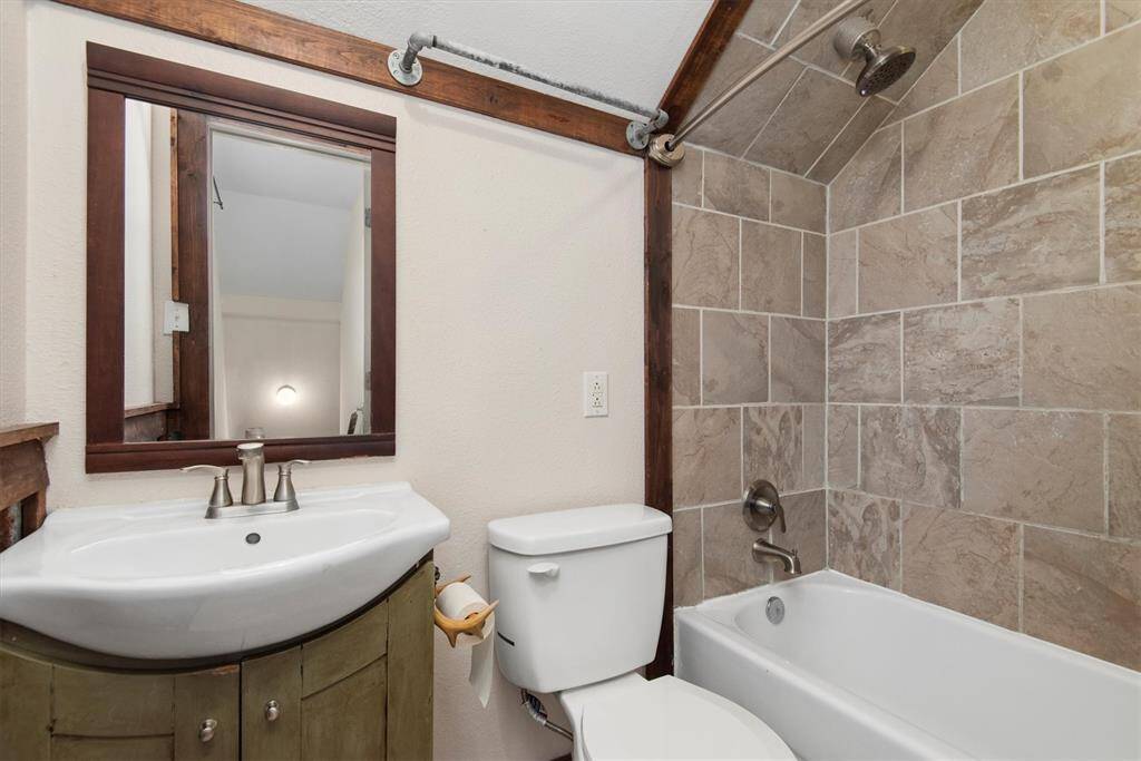 Garage Studio Bathroom