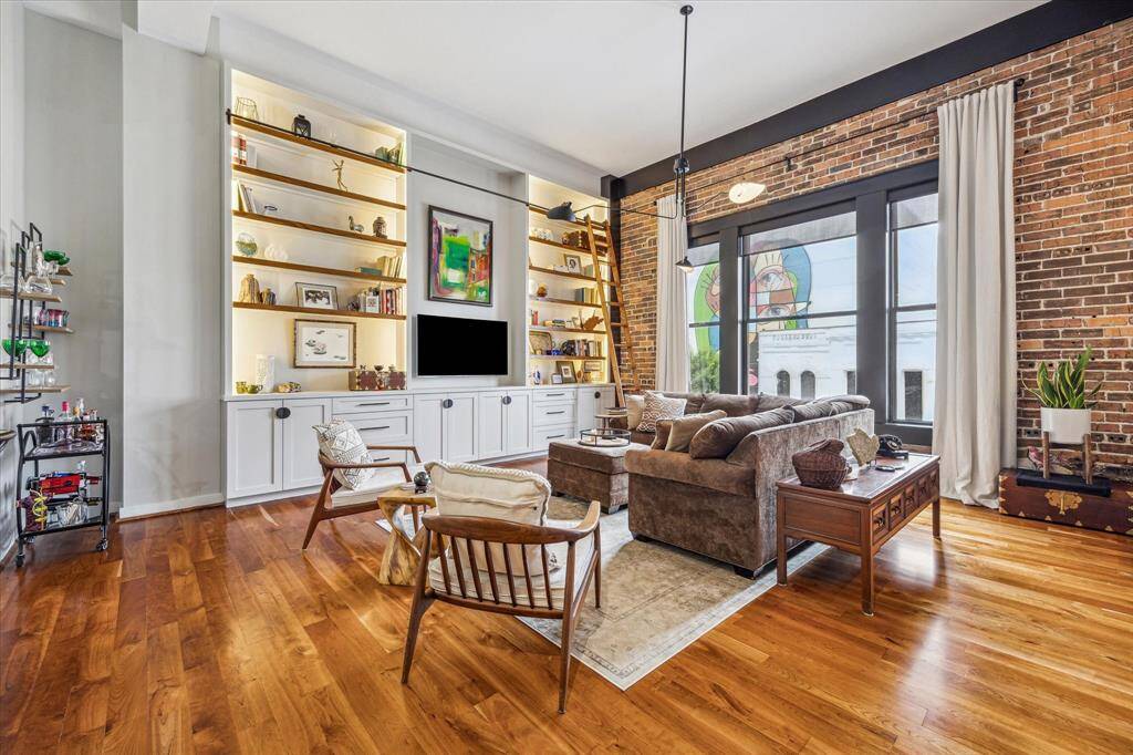 Beautiful hardwood floors, large windows.