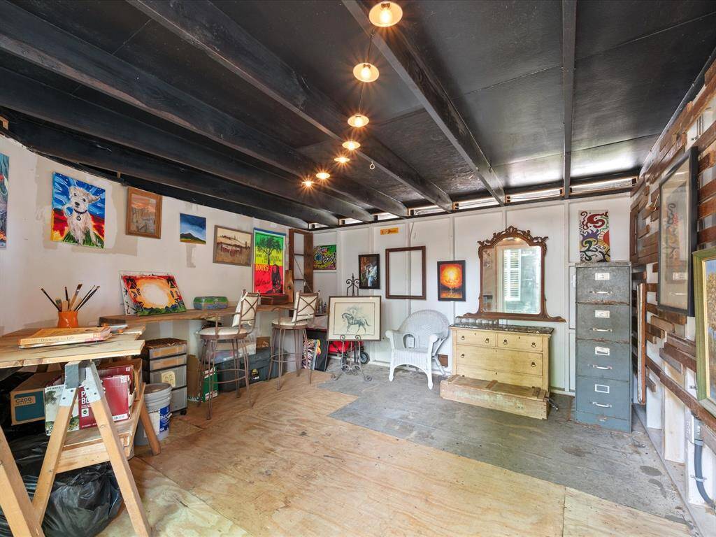 Art room/ flex space has power and lots of possibilities!
