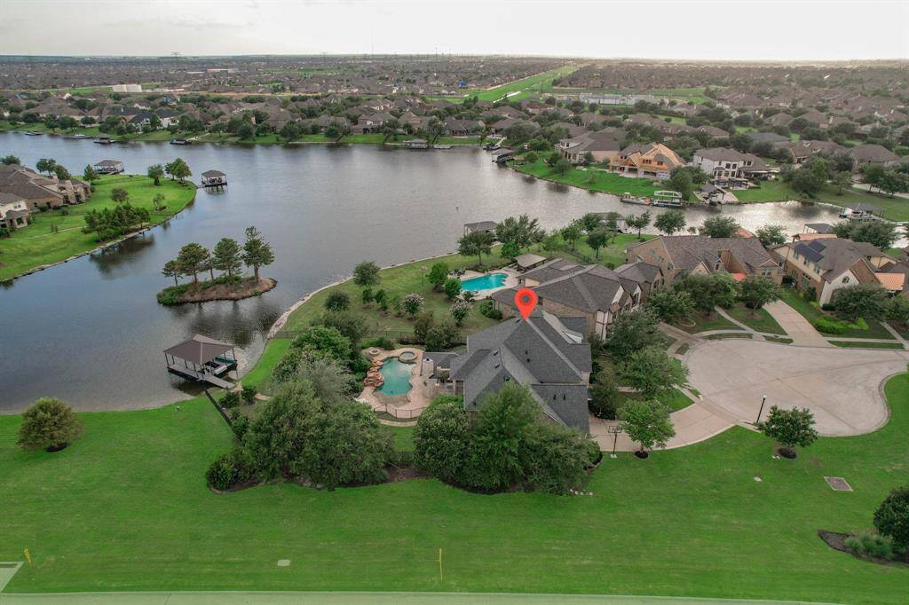 Live on the water! Nested in prime location at the end of cul-de-sac. This Lakefront home is perfect lake living.