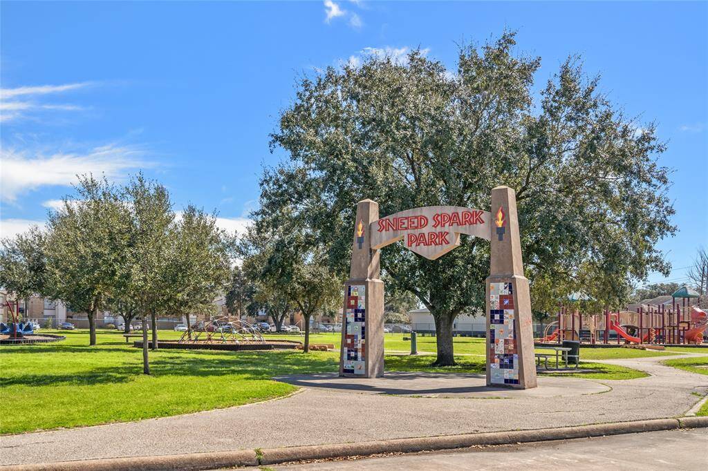 Located just minutes from the townhome, Sneed Spark Park offers a beautiful outdoor retreat with lush green spaces, mature trees, and a well-maintained walking path. The park features a colorful playground, open fields, and shaded seating areas, making it perfect for families, fitness enthusiasts, and anyone looking to enjoy the fresh air. A great community space to relax and unwind!
