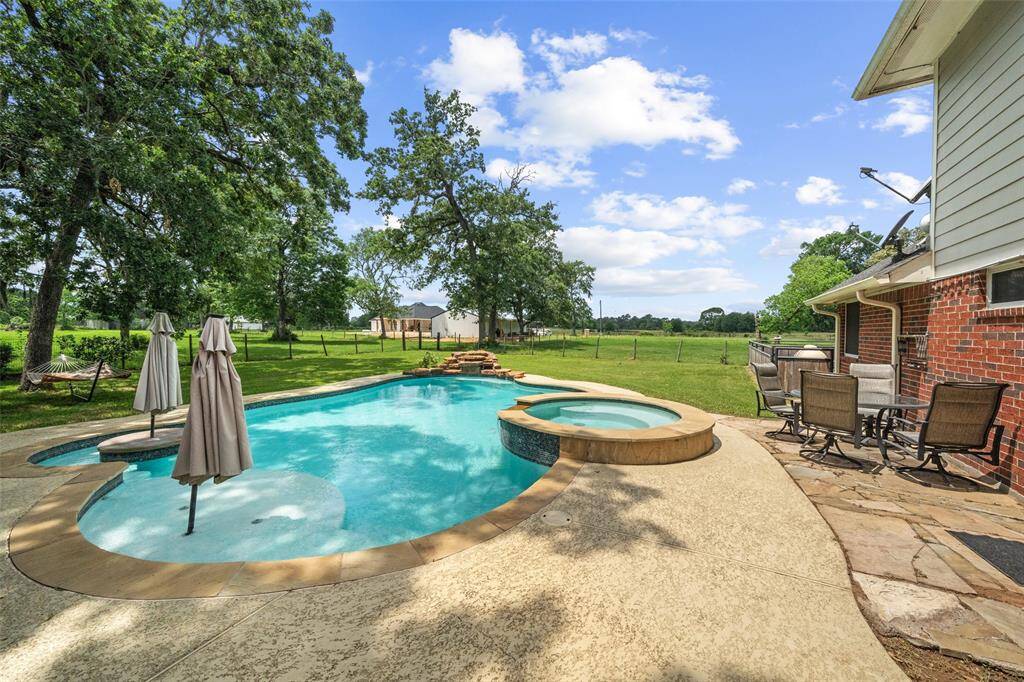 Pool with tanning shelf and hot tub