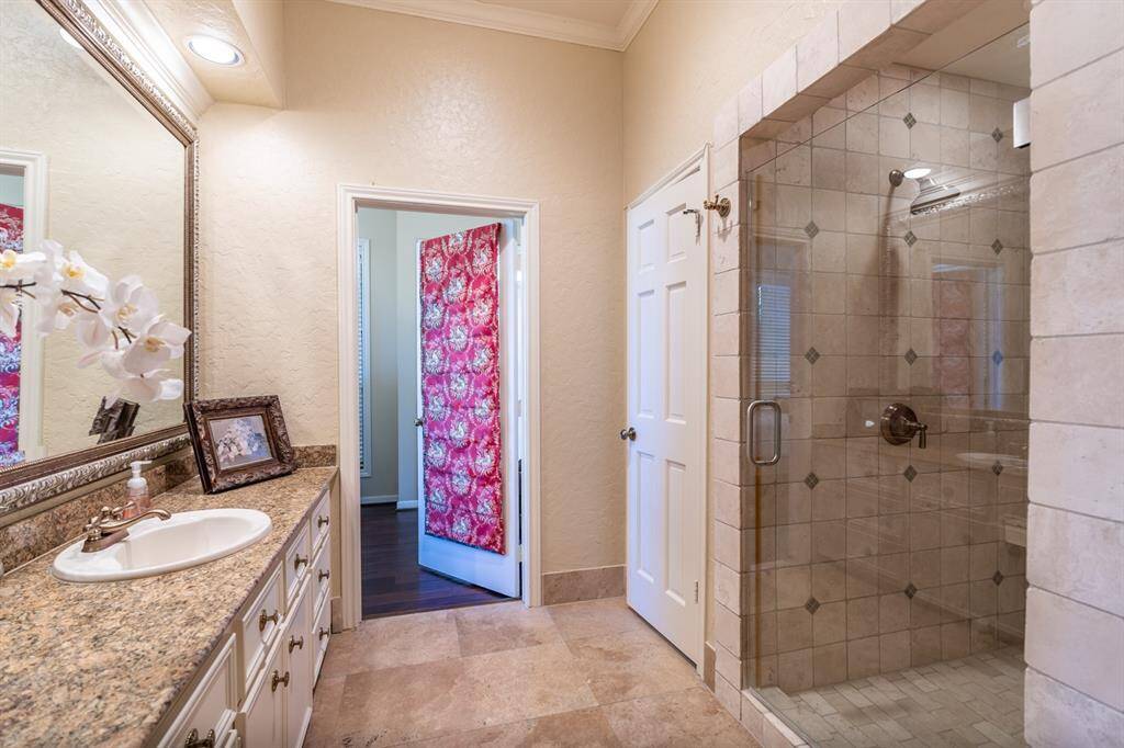 Primary - His and Her Baths