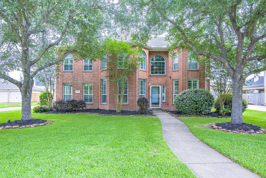Welcome Home! 1010 High Ridge Drive is located on a tranquil cul-de-sac in the desireable town of Friendswood, Texas.