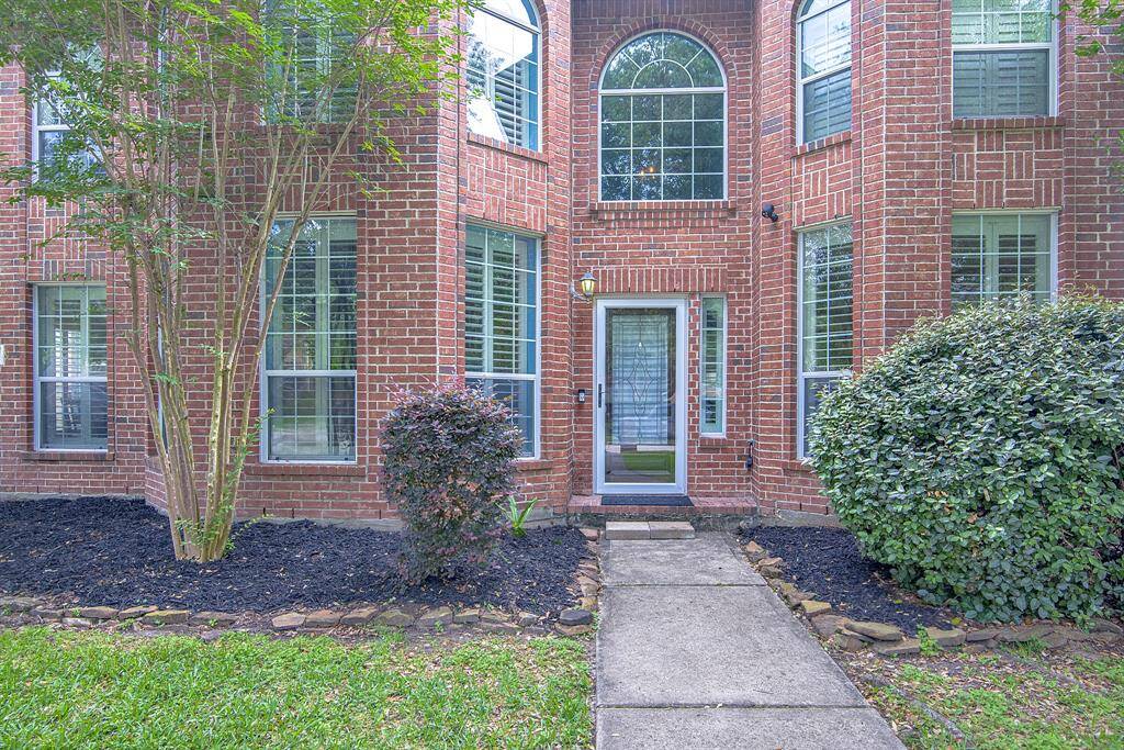 The grand scale of this home is evident inside and out. With 6 large bedrooms and 4 full bathrooms, the floorplan offers flexibility to meet all of your needs.