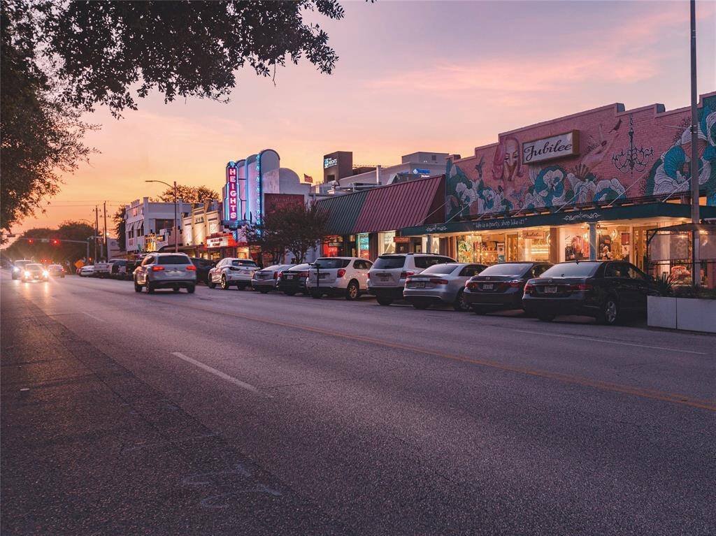 Live and experience one of the most sought after neighborhoods in Houston!