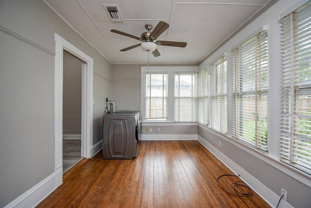 Full size washer/dryer in unit.