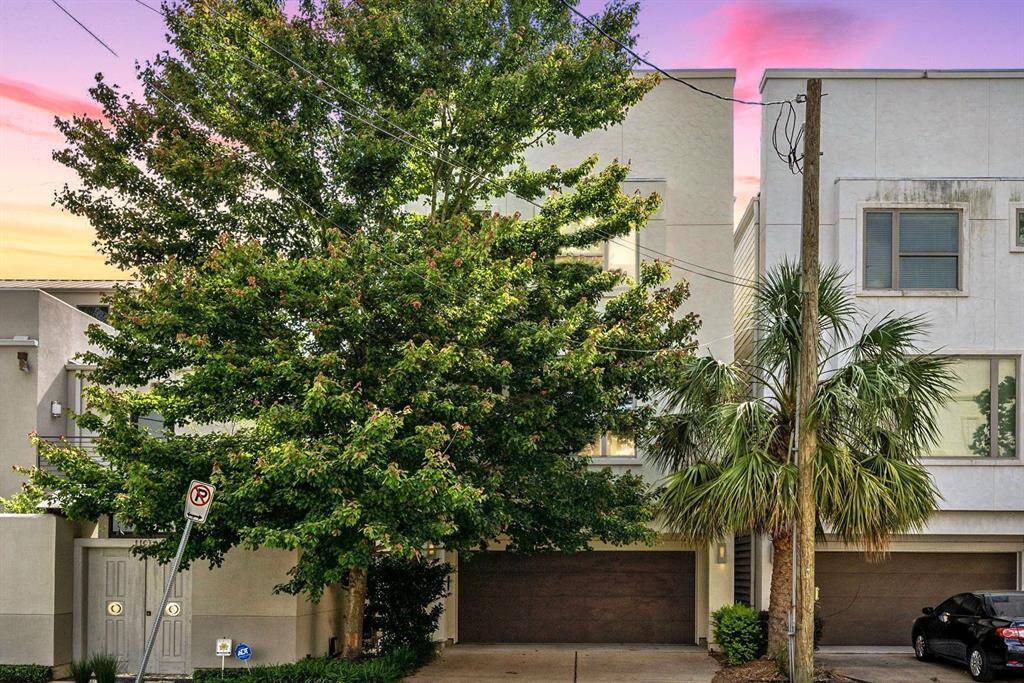 Private parking and no shared walls. Enjoy calmness on this no-through street.