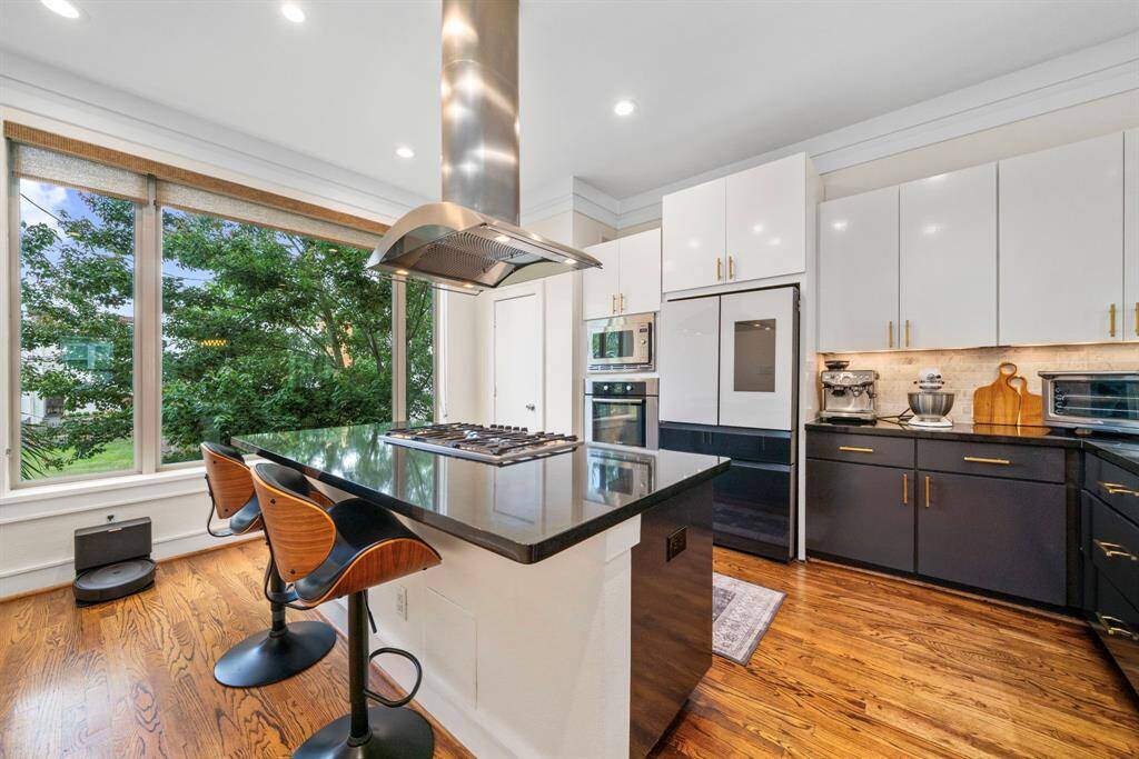 Recently painted cabinets with a gas cooktop and fridge that stays. Lots of windows with great views of the gorgeous tree outside.