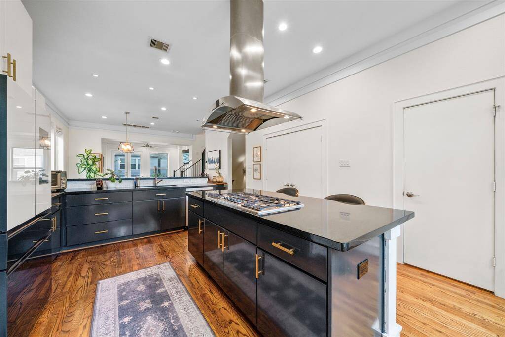 Another view of the kitchen.