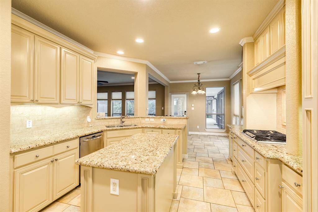 The large island in the center offers more prep space for the chef of the home while doubling as additional storage space.