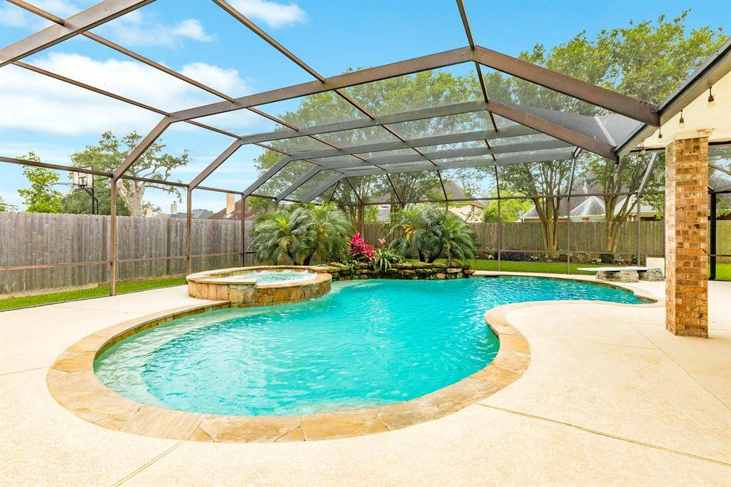 Tons of seating in the pool which creates the perfect hang out and the raised spa is the perfect ending to any day. Enjoy the convenience of the screened in pool for added protection from bugs and mosquitoes and ensuring an easy to clean process.