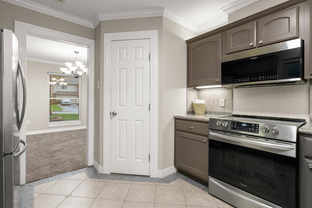 Walk in pantry
