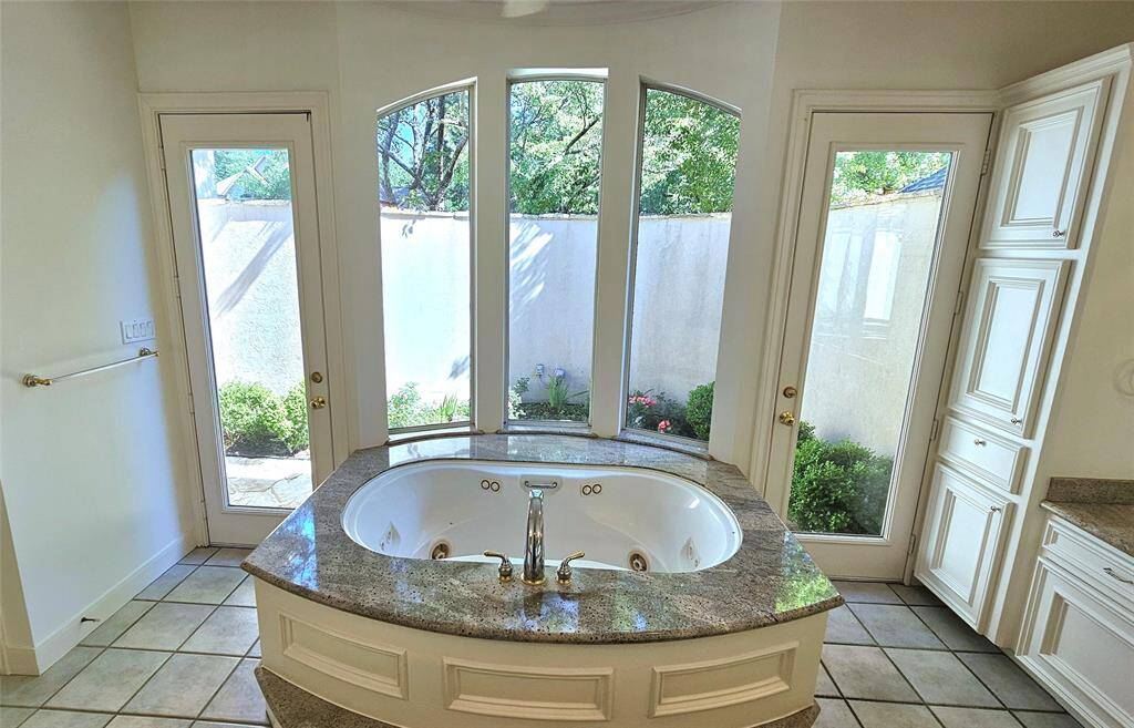 PRIVATE COURTYARD