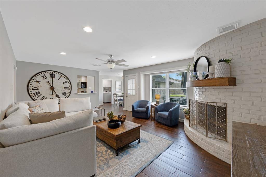 The family room offers a ceiling fan for comfort and a window ledge framed with elegant crown molding and blinds. Functional and stylish!